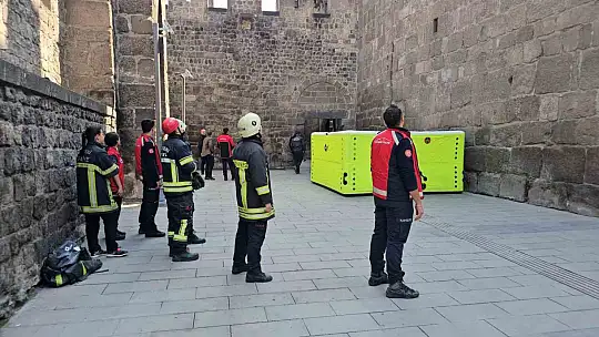 İntihardan vazgeçti, gazeteciye saldırdı