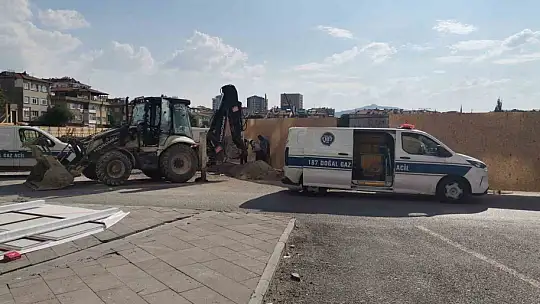 İş makinesi doğalgaz borusunu patlattı
