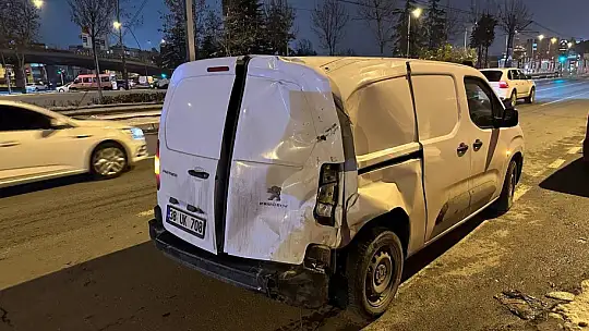 İşçi servisi ışıkta bekleyen 5 araca çarptı: 7 yaralı