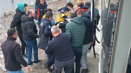 İşçi servisi tıra arkadan çarptı: Çok sayıda yaralı var