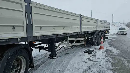 İşçi servisi tıra çarptı: 11 yaralı