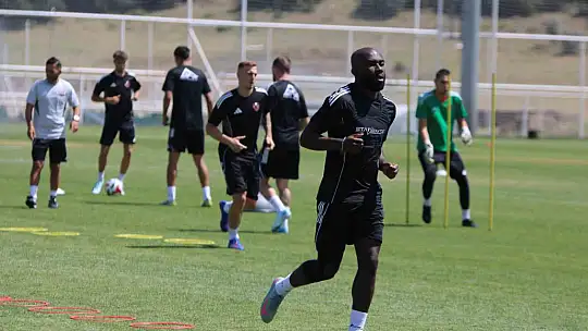 İsmet Taşdemir: '3 oyuncuyu kadromuza kattık, 3 oyuncu daha transfer etmeyi düşünüyoruz'
