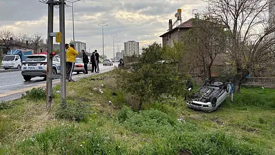 İzinsiz aldığı otomobille kaza yaptılar: 2 yaralı