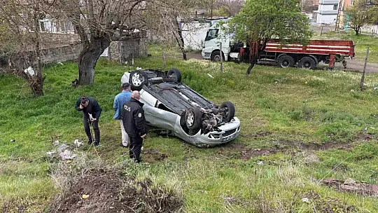 İzinsiz aldığı otomobille kaza yaptılar: 2 yaralı
