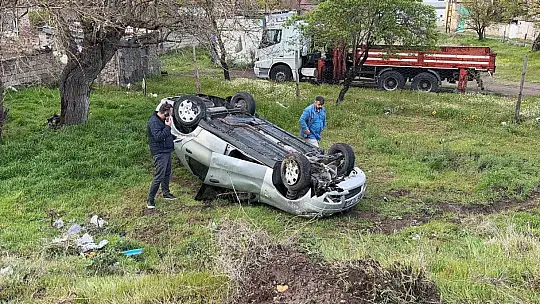 İzinsiz aldığı otomobille kaza yaptılar: 2 yaralı
