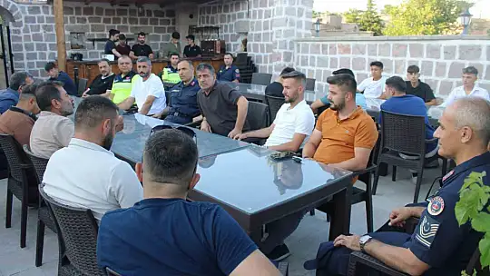 Jandarma Ağırnaslı gençleri uyuşturucuya karşı bilgilendirdi