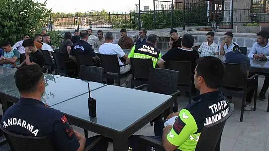 Jandarma Ağırnaslı gençleri uyuşturucuya karşı bilgilendirdi