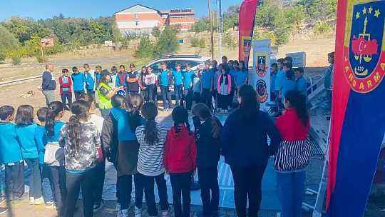 Jandarmadan öğrencilere trafik bilinci eğitimi