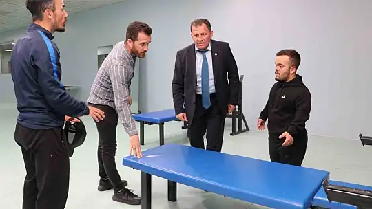 Kabakcı, Türkiye'de tek olan antrenman salonunu inceledi