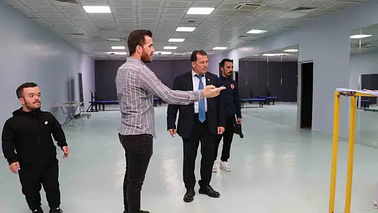 Kabakcı, Türkiye'de tek olan antrenman salonunu inceledi
