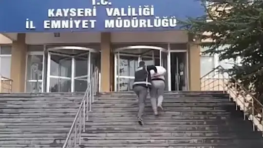 Kaçak sigaraları yemek masasına sakladı: 1 gözaltı