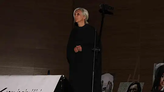 Kadınlardan şiddete karşı tiyatro oyunu
