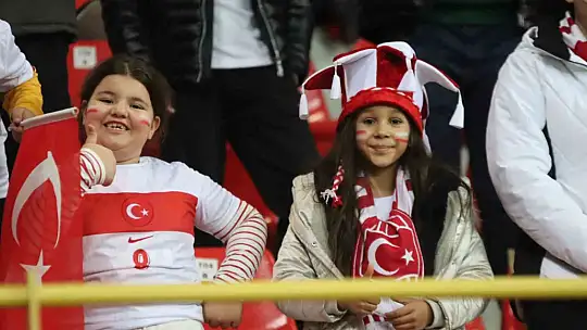 Kadir Has Stadı'nda milli maç coşkusu