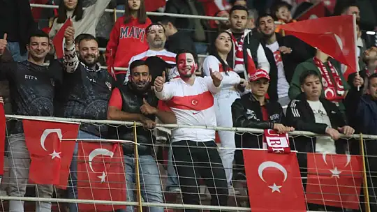 Kadir Has Stadı'nda milli maç coşkusu