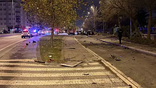 Kaldırıma çarpan otomobil 200 metre savruldu: 1 ölü, 1 ağır yaralı