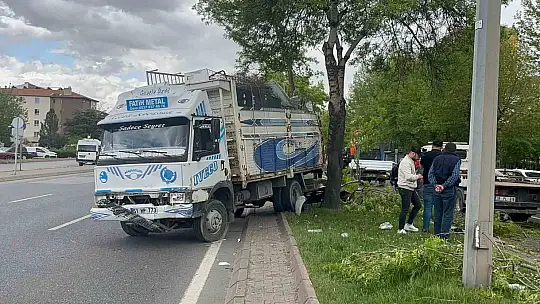 Kamyon ile otomobil çarpıştı: 1 yaralı
