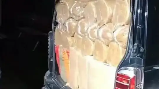Kamyonetlerden 2 ton kaçak tütün çıktı: 2 gözaltı