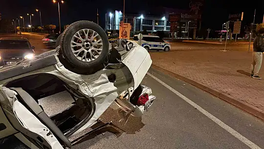 Kamyonla çarpışan otomobil takla attı