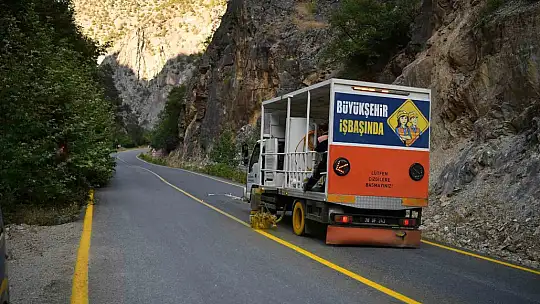 Kapuzbaşı yolunda yol çizgisi çalışması yapıldı