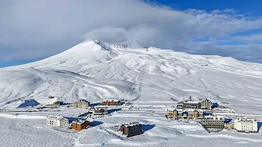 Kar yağışının ardından Erciyes'te kartpostallık görüntüler