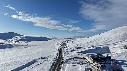 Kar yağışının ardından Erciyes'te kartpostallık görüntüler