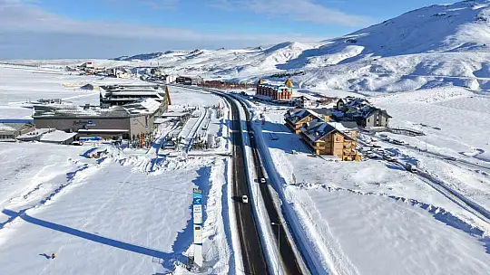 Kar yağışının ardından Erciyes'te kartpostallık görüntüler
