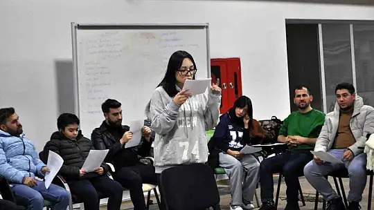 Karadut Tiyatrosu'na yeni yetenekler için son çağrı