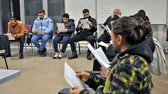 Karadut Tiyatrosu'na yeni yetenekler için son çağrı