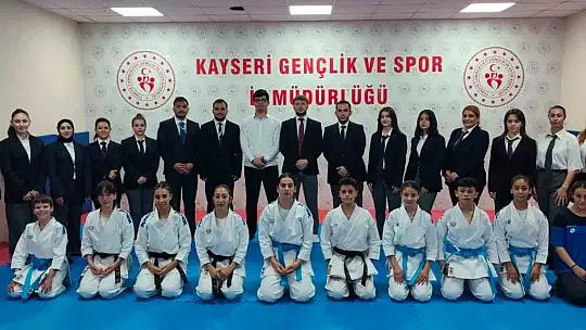 Karate Aday Hakemlik Kursu tamamlandı