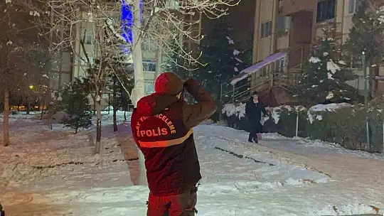 Karnesinde 3 zayıfı olan lise 1 öğrencisi, yaşamına son verdi