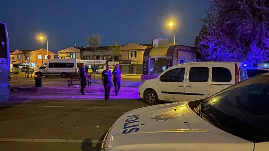 Karnından bıçaklanan taksi şoförü ağır yaralandı