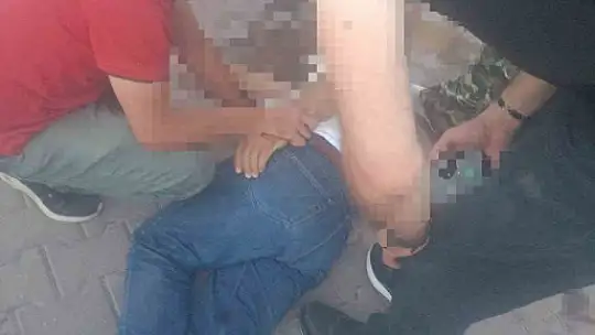 Karnından bıçaklanan taksi şoförü ağır yaralandı