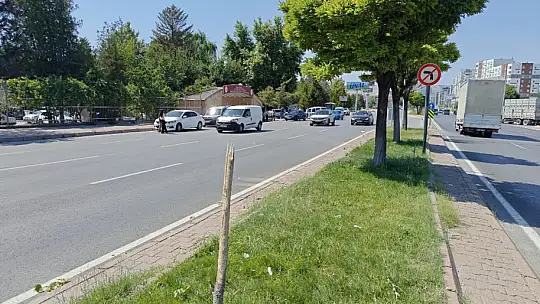 Karşı yola geçen otomobil 2 araca ve trafoya çarptı: 1 yaralı