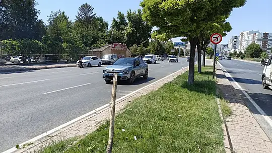 Karşı yola geçen otomobil 2 araca ve trafoya çarptı: 1 yaralı