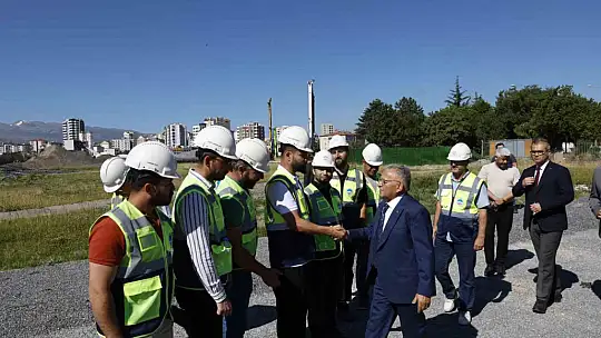 Kartal Katlı Kavşağı projesini inceleyen Başkan Büyükkılıç: 'Yıl sonuna trafiğe açılacak'