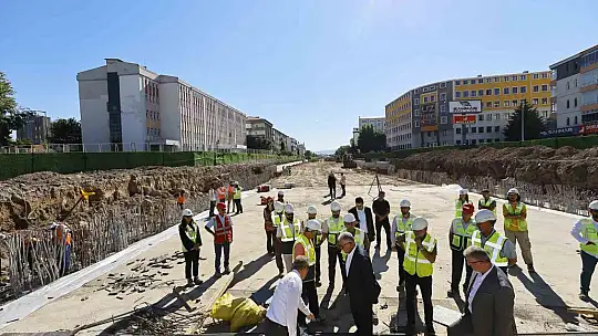 Kartal Kavşağı'nda incelemelerde bulunan Büyükkılıç: 'Yüzde 40'ın üzerine çıkmış durumdayız'