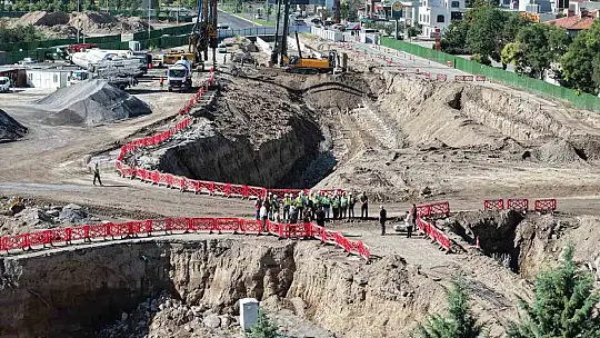 Kartal Kavşağı'nda incelemelerde bulunan Büyükkılıç: 'Yüzde 40'ın üzerine çıkmış durumdayız'