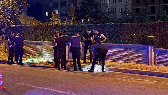 Kavgada kullanılan otomatik av tüfeğinden çıkan saçmalar otoparkta araçlarından inen çifti yaraladı: 2 yaralı