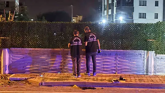 Kavgada kullanılan otomatik av tüfeğinden çıkan saçmalar otoparkta araçlarından inen çifti yaraladı: 2 yaralı