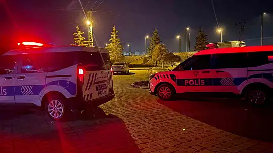 Kavgayı ayırmaya çalışan gece kulübü çalışan bıçaklandı