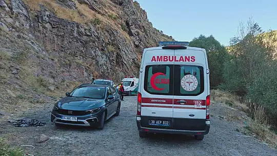 Kayalıklardan düşen dağcı hayatını kaybetti