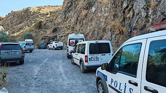 Kayalıklardan düşen dağcı hayatını kaybetti