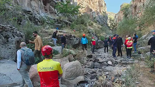 Kayalıklardan düşen dağcı hayatını kaybetti