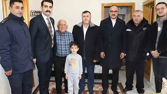Kaymakam Eser, Tomarzalı şehit babasını ve Kıbrıs gazisini ziyaret etti