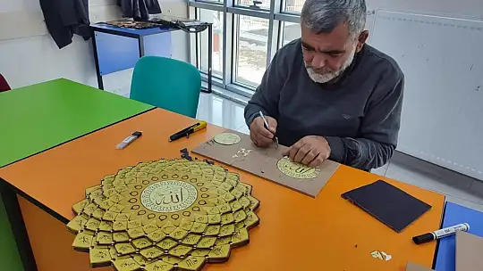 KAYMEK'te erkek kursiyerlere el sanatları eğitimi