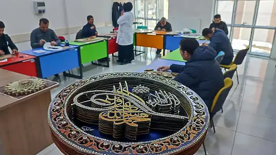 KAYMEK'te erkek kursiyerlere el sanatları eğitimi