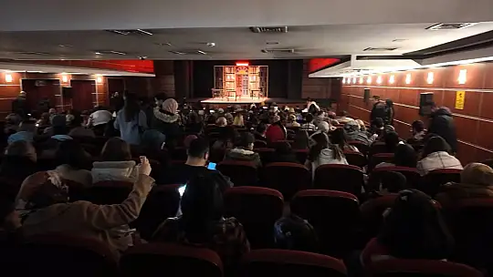 KAYMEK'ten yarıyıl tatilinde öğrencilere eğlence dolu tiyatro etkinliği