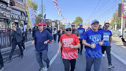 Kayseri 6. Yarı Maraton'da Halk Koşusu protokolün startı ile başladı