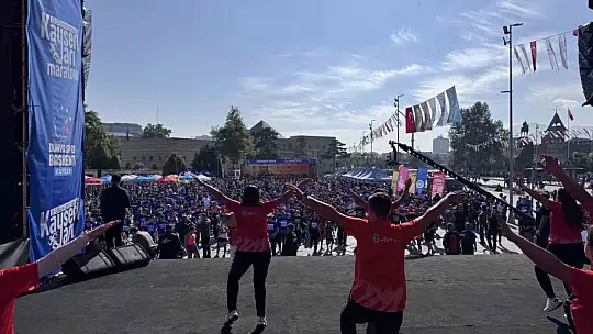 Kayseri 6. Yarı Maraton'da Halk Koşusu protokolün startı ile başladı