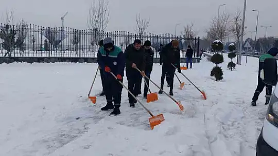 Kayseri Büyükşehir 10 ilçede 155 kırsal mahalle yolunu ulaşıma açtı